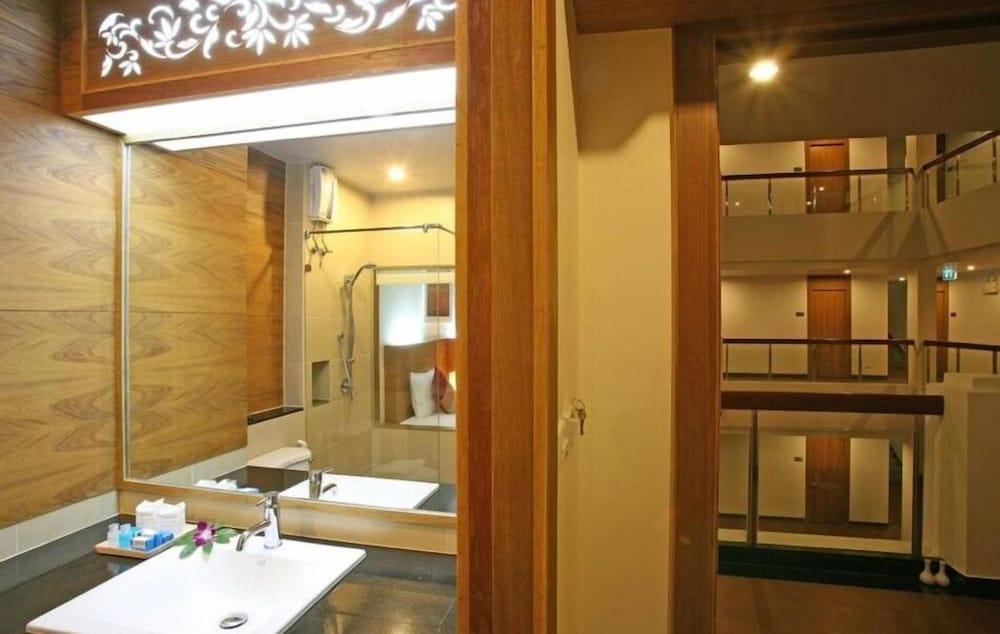 Baan Saikao Plaza Hotel & Service Apartment Koh Chang Bagian luar foto